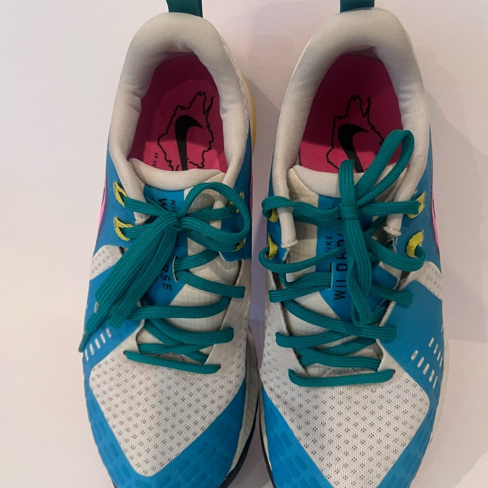 Nike Air Zoom- Wildhorse 5 Women's Blue and Pink Trail Sneakers Size 8.5 - Picture 2 of 5